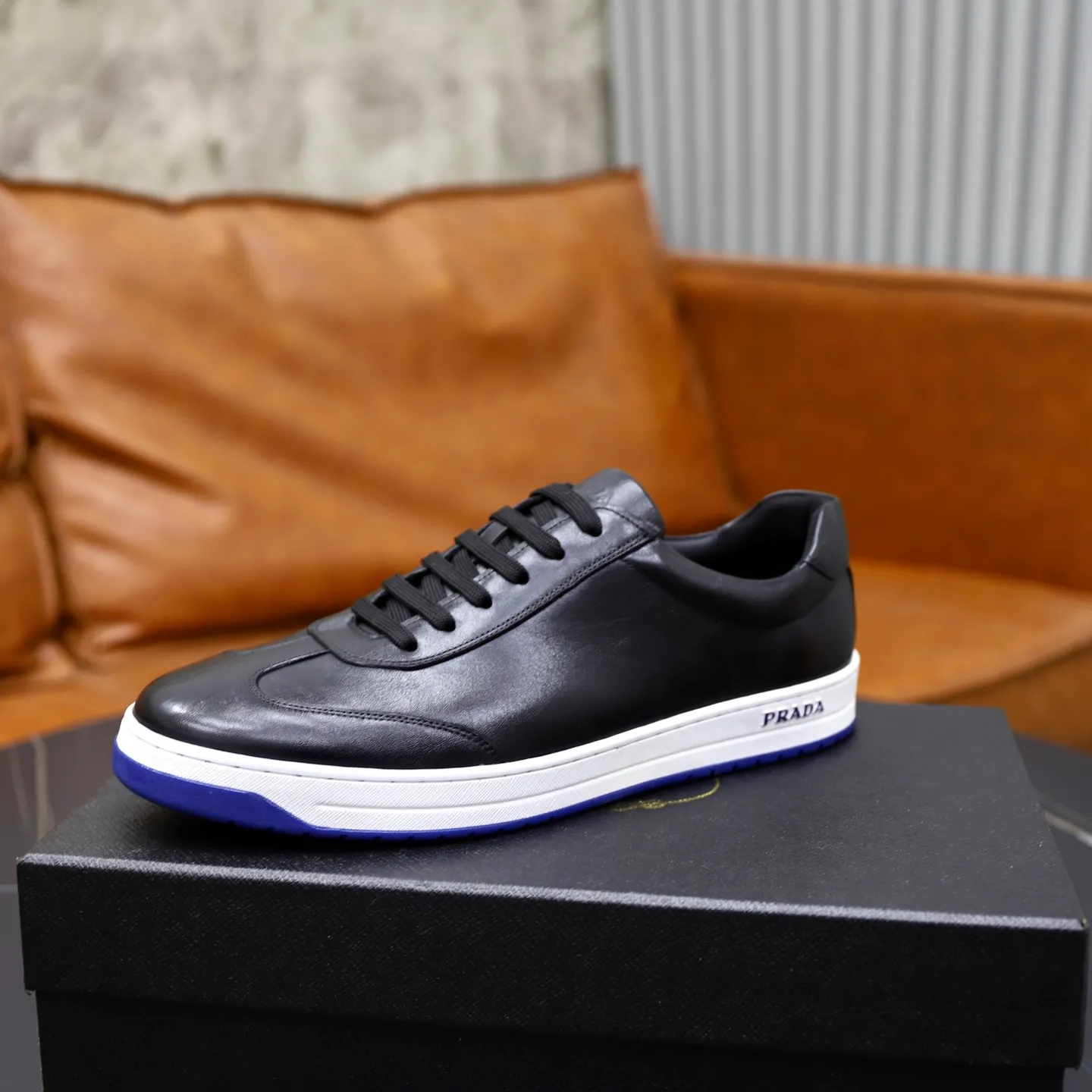 Factory price: 💰640 Prada classic men’s lace-up casual shoes | Imported cowhide upper | Upper stitching layered design, light and breathable | Soft and comfortable | Decorated with PRADA letters on the side | Distinctive sports style, showing the brand style | Lightweight concave and convex pattern rubber soles | Matched with cowhide foot pad lining | Excellent foot feel, fashionable and elegant | Size: 38-44 (45 customized)